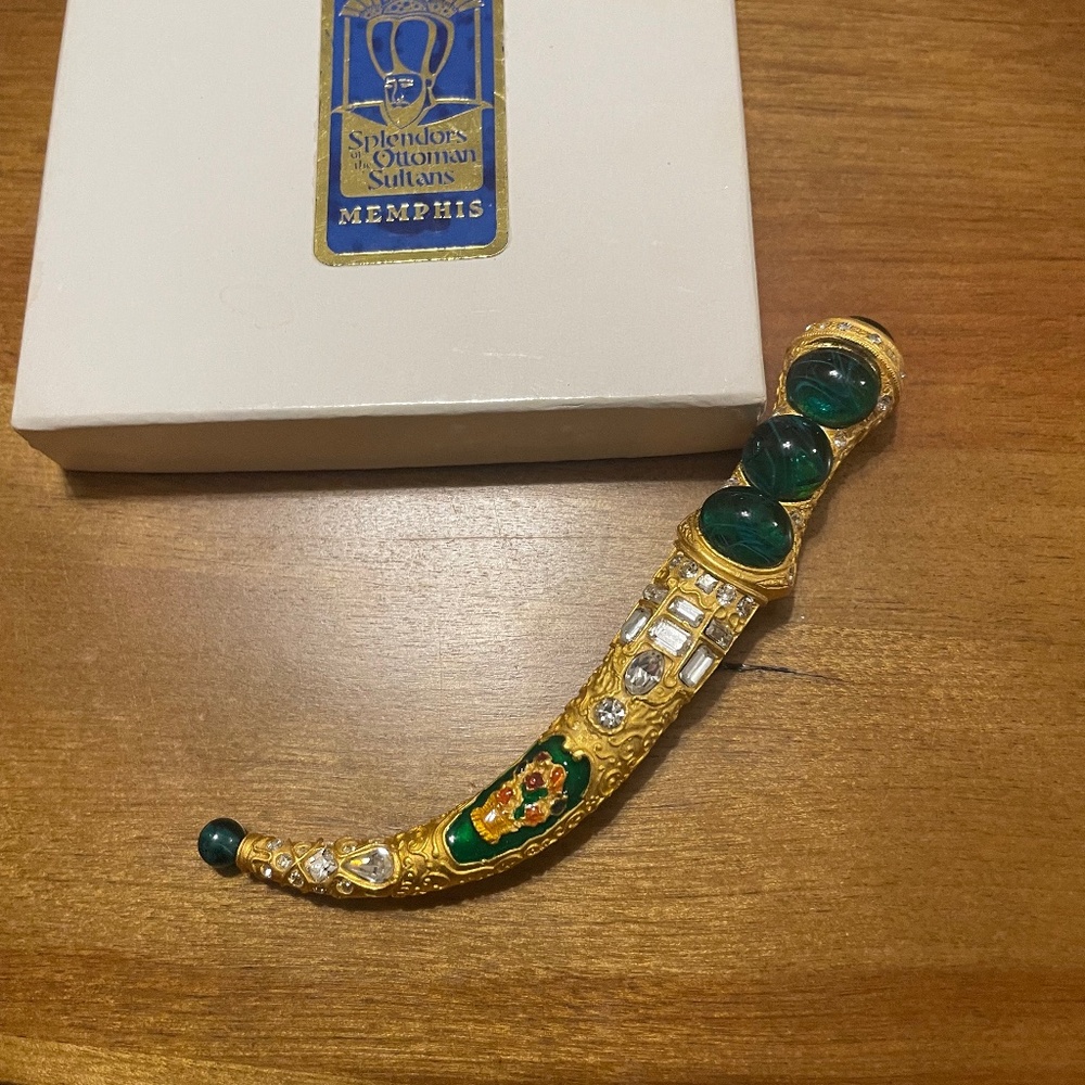 Pin brooch